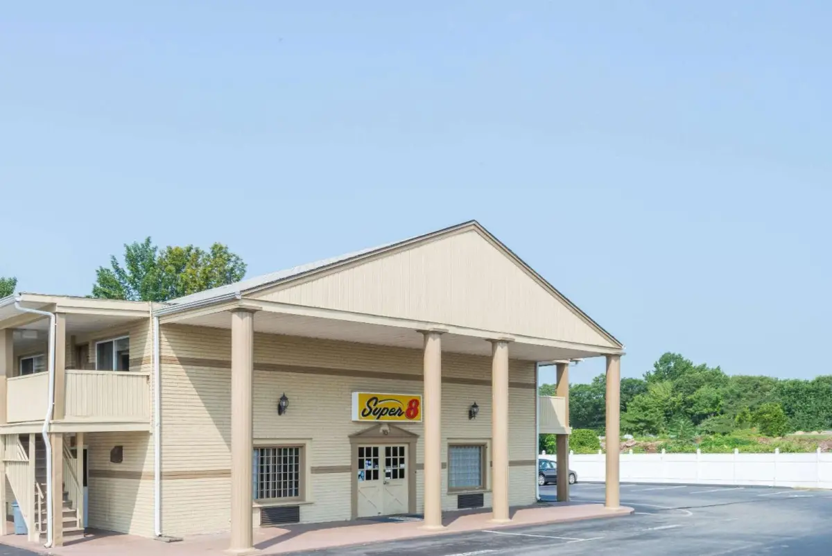 Super 8 by Wyndham Old Saybrook Main image